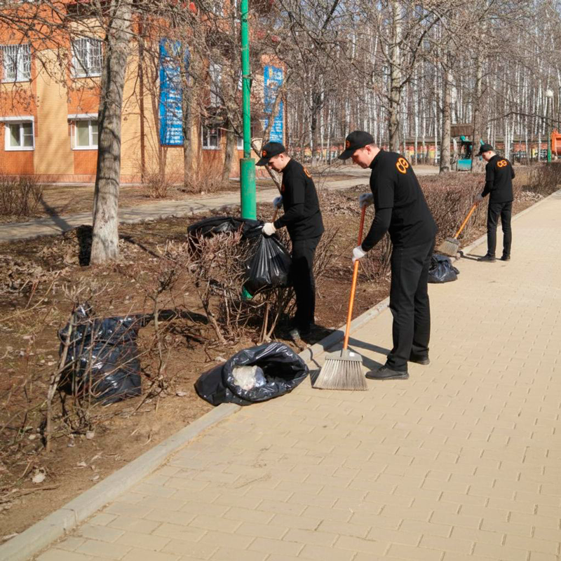 Уборка листьев в Гуково